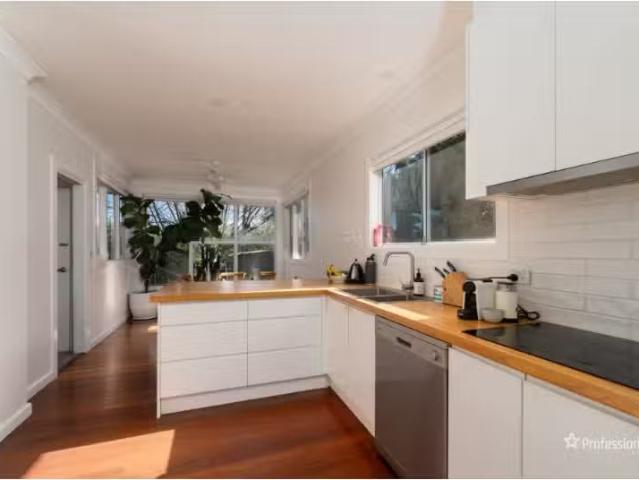 Unique 4 Millie Street, Armidale House for rent Listed by Pro.