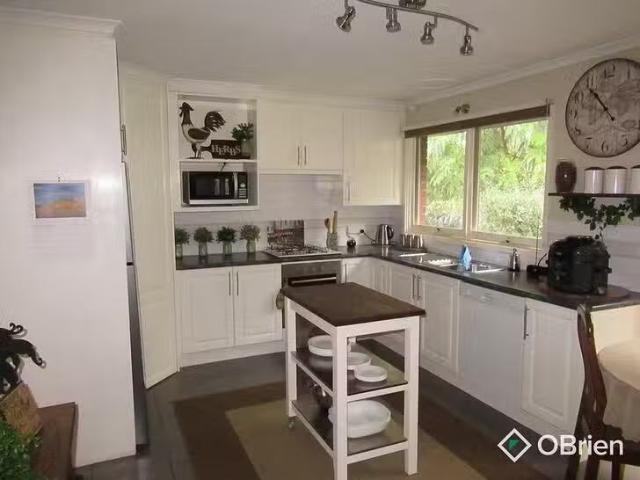 Cozy 4 Pamela Place, Langwarrin, VIC 3910