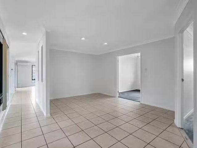 Unique 4 Royal Court, Brassall, QLD 4305