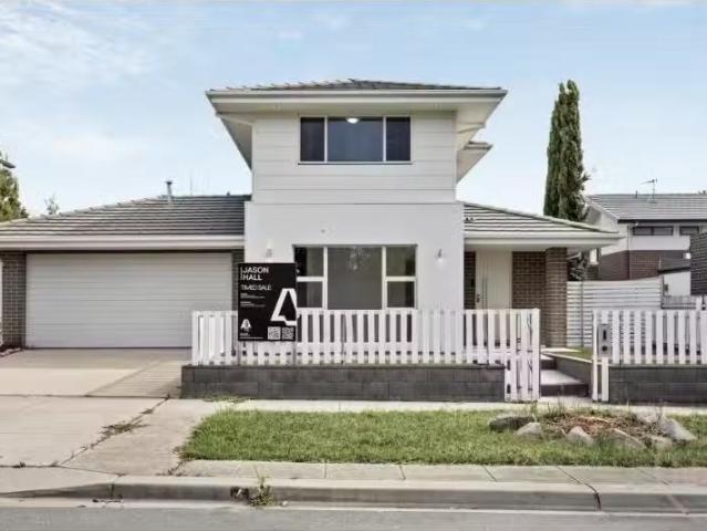 Just in! 4 Stowport Avenue, Crace House for rent Listed by Sa.