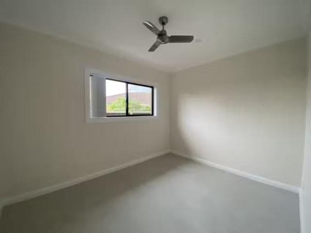 Charming 4A Bright Close, EDENSOR PARK Apartment for rent Lis.