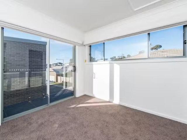 Nice 4A Isherwood Street, Weston Apartment for rent Listed by.