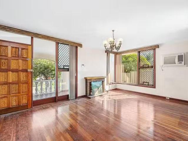 Charming 50 Gibson Street, Beaconsfield, WA 6162