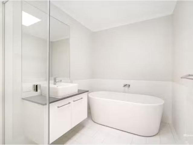 Nice 50 Gugara Street, CALDERWOOD House for rent Listed by Ka.
