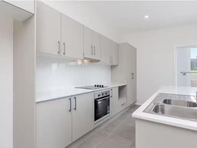 For Rent! 50 Dimmock St, Hunterview Townhouse for rent Listed.
