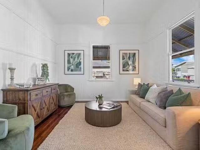 Cheap 50 Fifth Avenue, Sandgate, QLD 4017