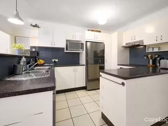 Unique 5/141 Pacific Pines Boulevard, Pacific Pines, QLD 4211