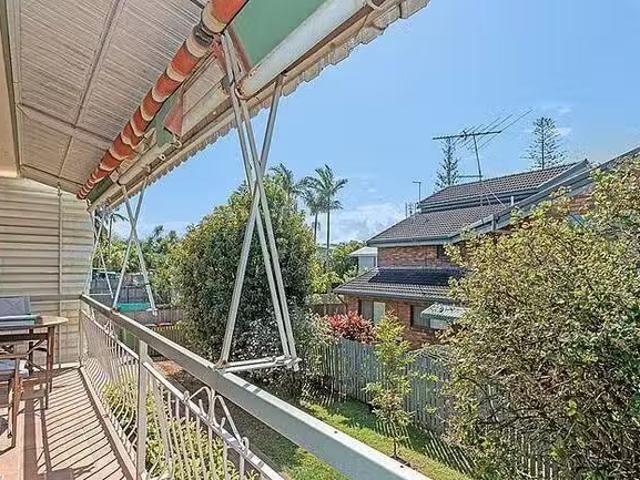 Nice 5/137 Prince Edward Parade, Scarborough, QLD 4020