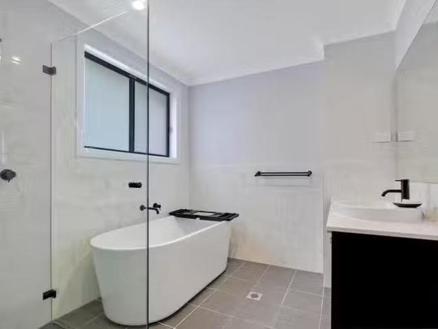 Deal! 51 Stockhorse Avenue, Box Hill, NSW 2765