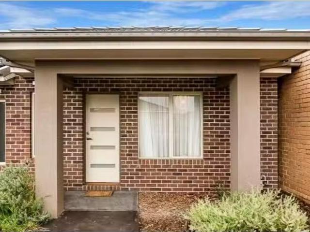 Charming 5/38 Hughes Parade, RESERVOIR Apartment for rent Lis.