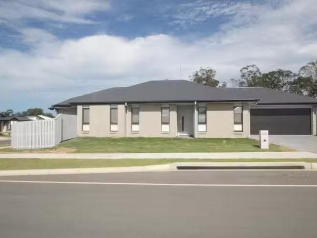 Just in! 53 Radiant Circuit, Morayfield, QLD 4506