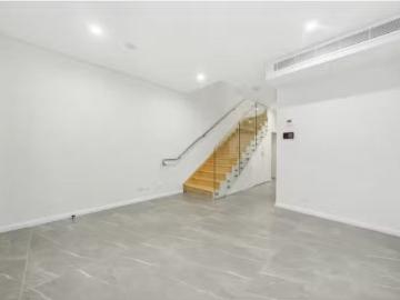 Charming 5/3 Winston Street, Asquith Townhouse for rent Liste.
