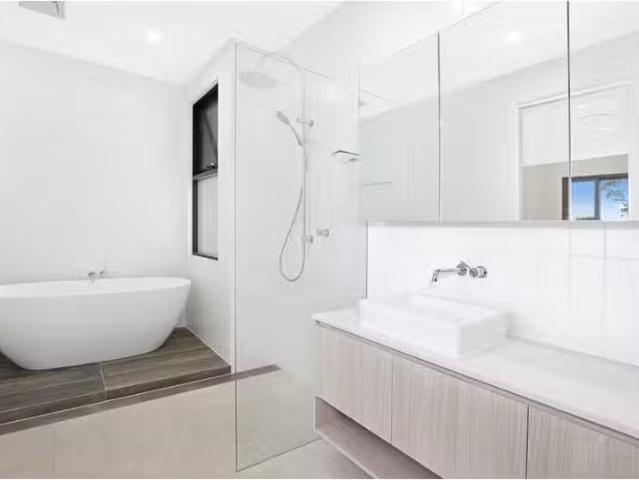 Just in! 5/41 Northcote Avenue, CARINGBAH SOUTH Townhouse for.