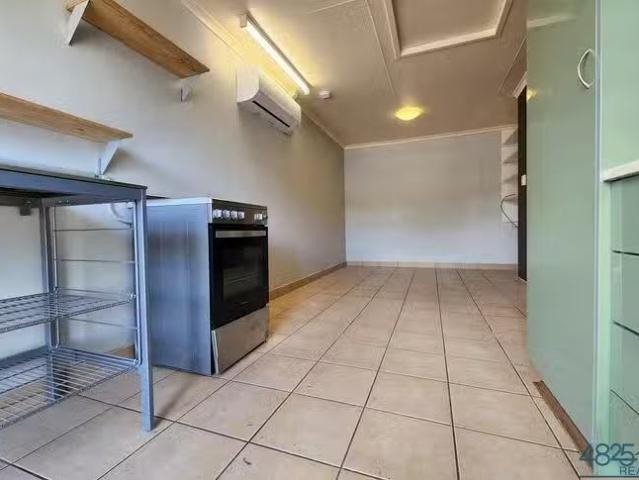 Unique 5/4 Seventh Avenue, Parkside, QLD 4825