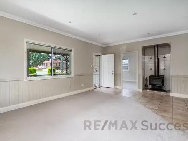 Nice 55 Llewellyn Street, Centenary Heights, QLD 4350