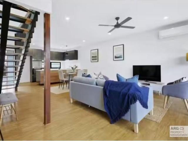 Charming 5/67 Dansie Street, Greenslopes Townhouse for rent L.