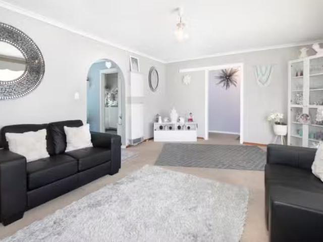 Just in! 5/76 Hertford St, Sebastopol VIC 3356 Unit For Lease