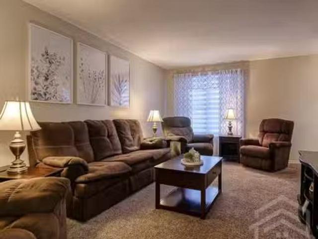 For Rent! 57066063 23 Cayley St