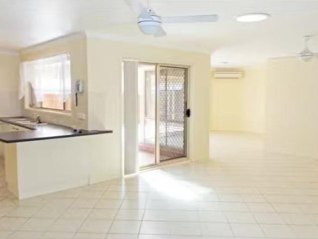 Unique 57 Burradoo Crescent, Nowra House for rent Listed by C.