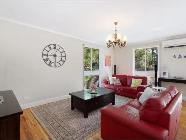 Unique 57 Knight Avenue, Kings Langley House for rent Listed.