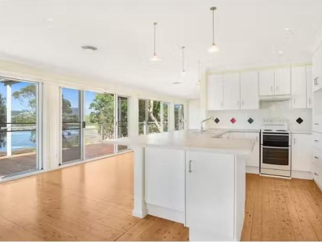 Cozy 57 Rushton Drive, Kanahooka House for rent Listed by Lis.