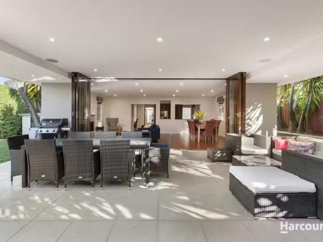 Deal! 583 Burwood Highway, Vermont South, VIC 3133 House for.