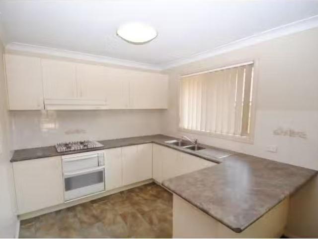 Cozy 5/8 Longworth Street, Lithgow House for rent Listed by V.