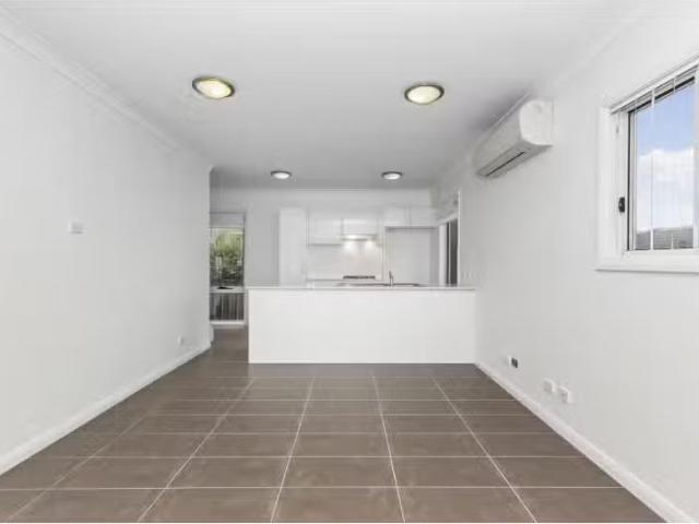 Just in! 5/9 Irrawang Street, Wallsend Townhouse for rent Lis.