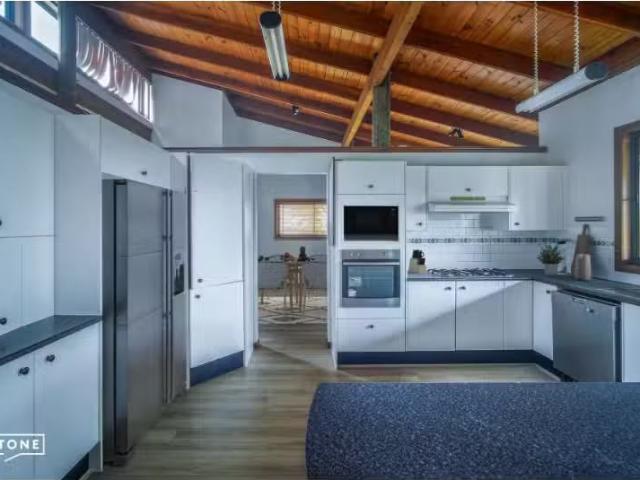 Just in! 59 Silvertop Parade, Cordeaux Heights House for rent.