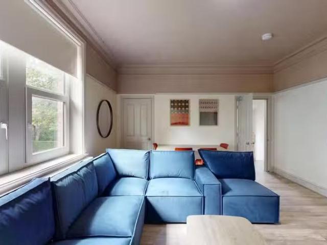 Just in! 5 BA 5 bedroom flat for rent in Otley Road, Headingle.