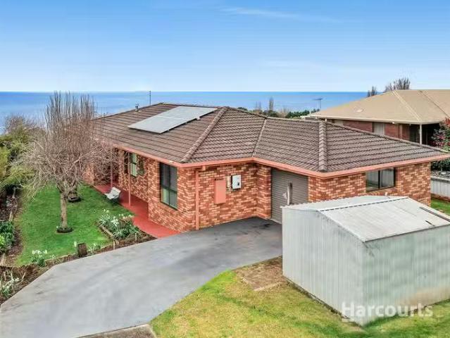 Rental! 5 Barker Avenue, PENGUIN, TAS 7316 House for Rent