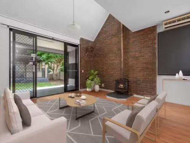 Charming 5 Bauhinia Drive, MOOLOOLABA, QLD 4557 House for Rent