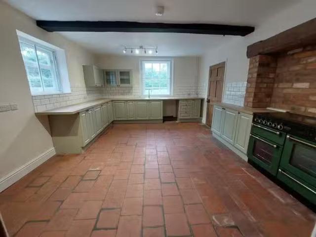 Rental! 5 bedroom detached house for rent in Coleshill, Birmin.