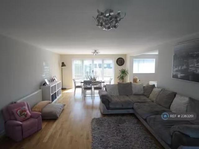 Deal! 5 bedroom detached house for rent in Glynn Road, Peaceha.
