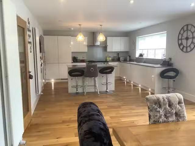 For Rent! 5 bedroom detached house for rent in Westdown Road.