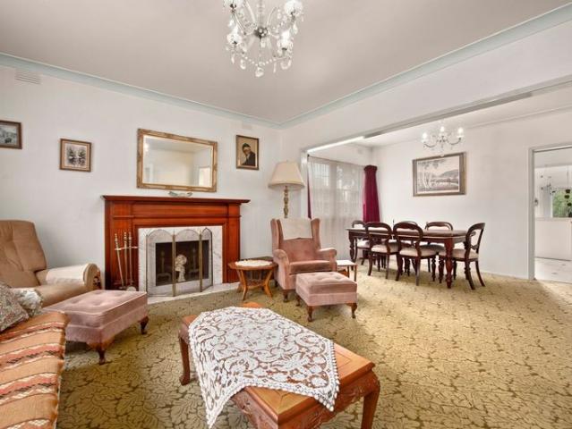 UNIQUE 5 BEDROOM FAMILY HOME