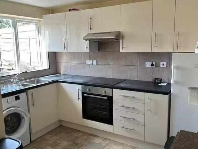 New 5 bedroom house for rent in Broome Grove, Wivenhoe, Esint.