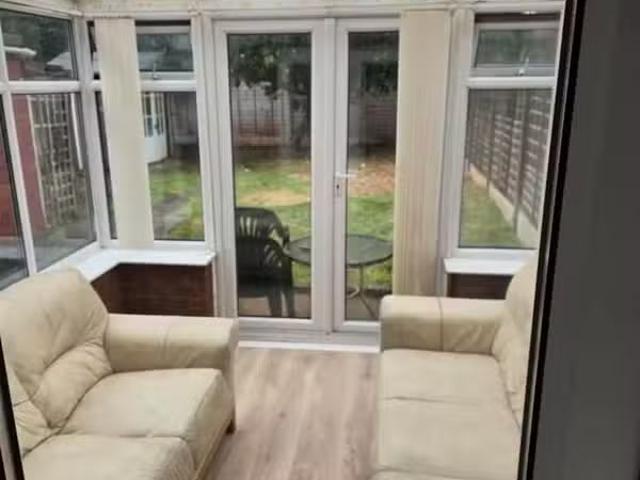 Unique 5 bedroom house share for rent in R3, Sterncourt Road.