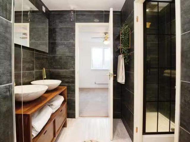 Unique 5 bedroom terraced house for rent in Kestell Drive, Car.