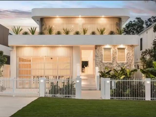 Charming 5 BR 40 Riverview Parade, North Manly House for rent.