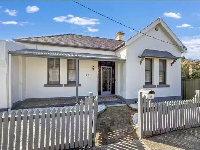 Unique 5 BR 47 Nicholson Street, Burwood House for rent Liste.
