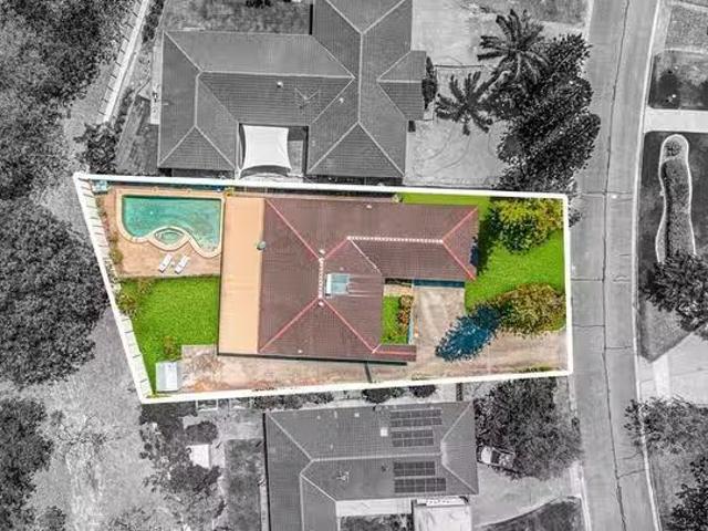 Unique 5 BR 4 Cassia Court, Annandale, QLD 4814