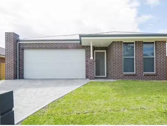 Cheap 5 BR 51 Wheatley Drive, Airds House for rent Listed by.
