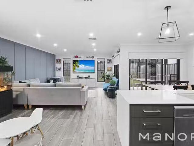 Charming 5 BR 6 Luminous Way, Box Hill, NSW 2765