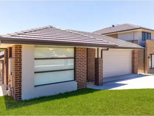 Rental! 5 BR 71 Transfield Avenue, Edgeworth House for rent L.