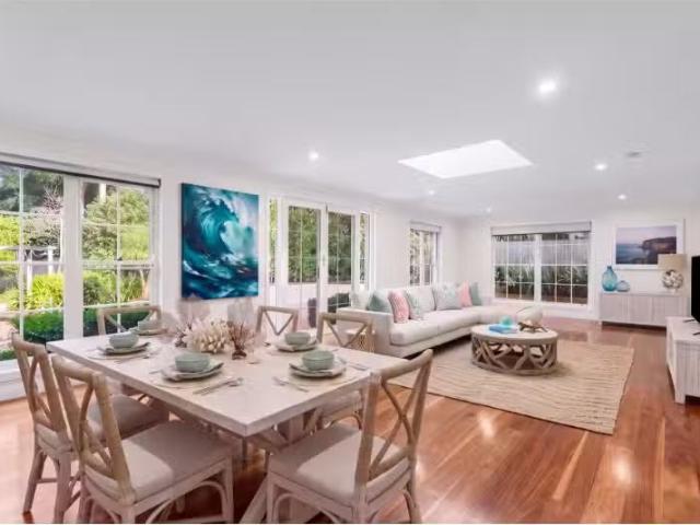 Cozy 5 BR 10 Crown Road, Pymble House for rent Listed by Rich.