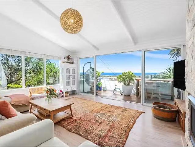 Nice 5 BR 168 Headland Rooad, North Curl Curl House for rent.