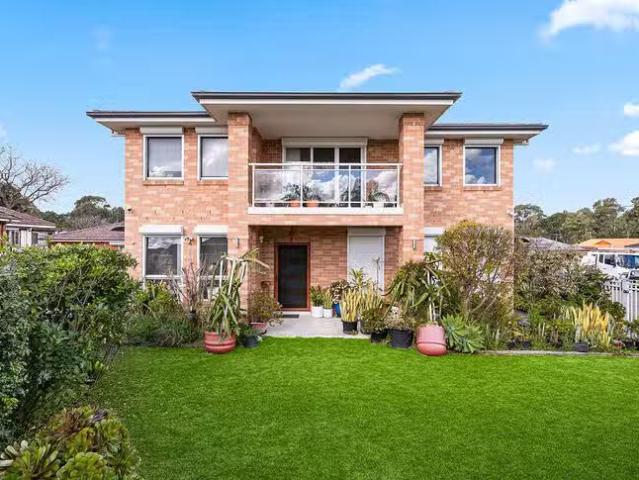 Deal! 5 BR 1 Raphael Street, Greenfield Park, NSW 2176