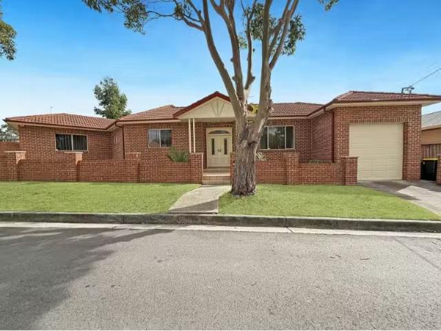 Cheap 5 BR 1a Killoola Street, CONCORD WEST House for rent Li.