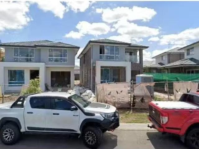 New 5 BR 204 Greenview Prade, THE PONDS House for rent Listed.
